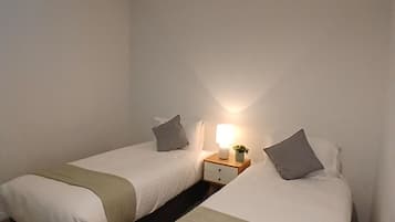 2 habitaciones, ropa de cama de alta calidad y escritorio