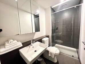 Executive Apartment | Bathroom