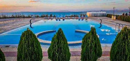 Indoor pool, 2 outdoor pools, cabanas (surcharge), pool umbrellas. DEDEMAN VAN RESORT & AQUA