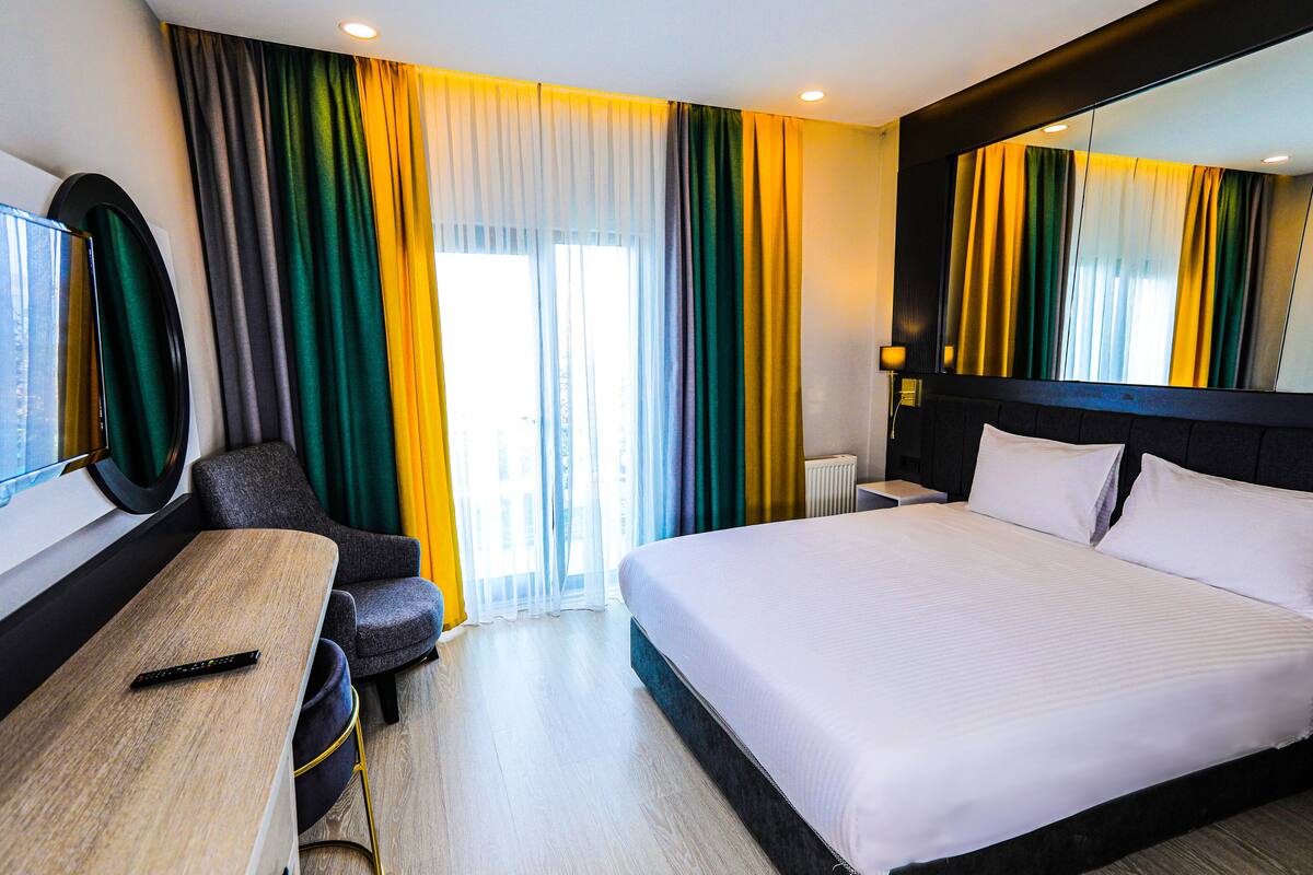 Sengetøy av topp kvalitet, senger med Select Comfort-madrass og minibar