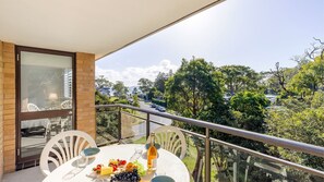 Outdoor dining - Shoreline, 5/1 Intrepid Close - Water Views and WiFi (Nelson Bay)
