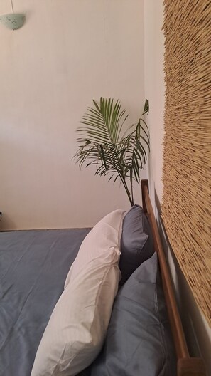 3 bedrooms, bed sheets