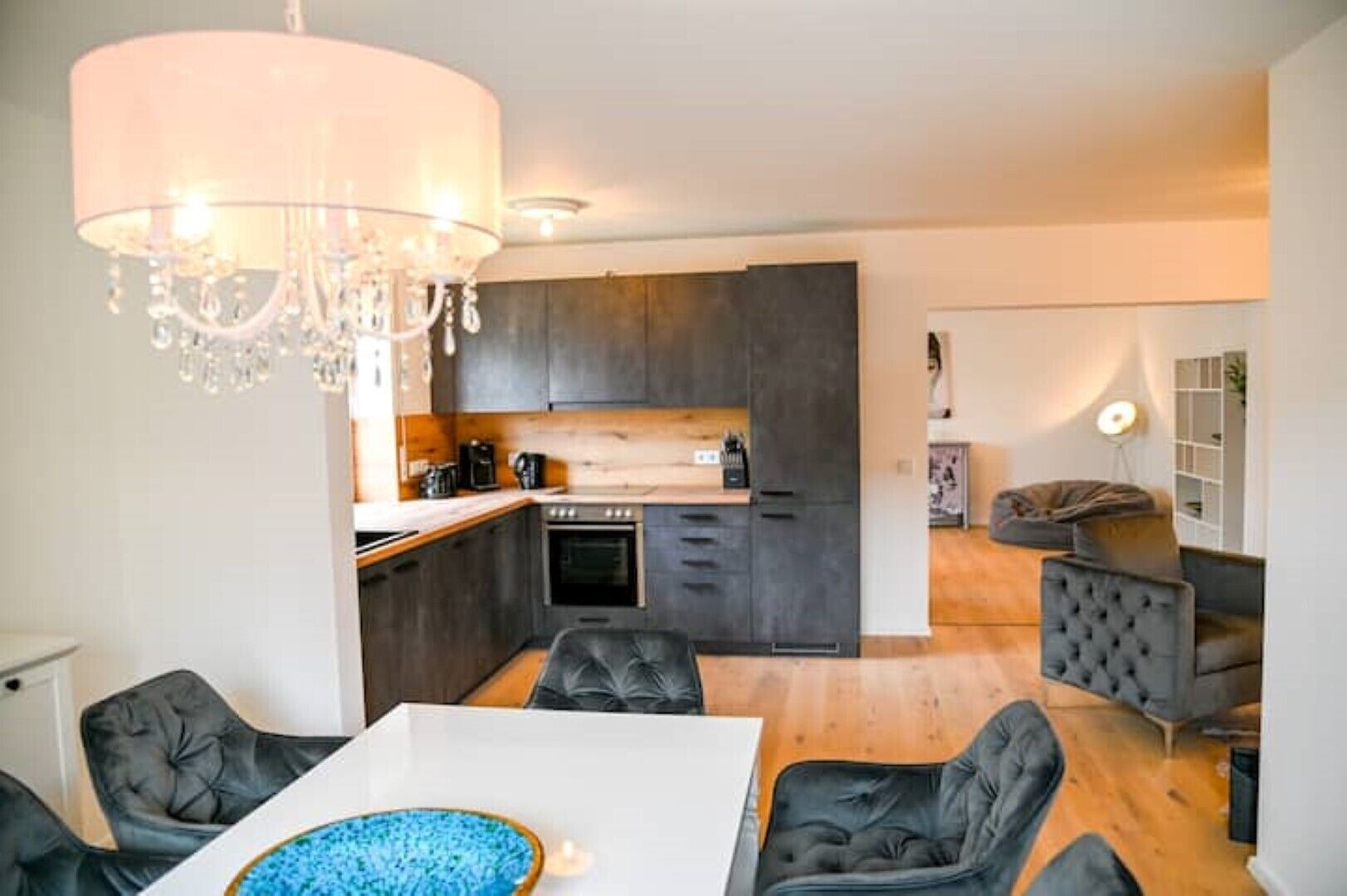 Sweethome Luxus PUR Apartment, Küche, TV