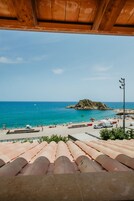 Suite, Sea View | Premium bedding, down comforters, memory foam beds, minibar