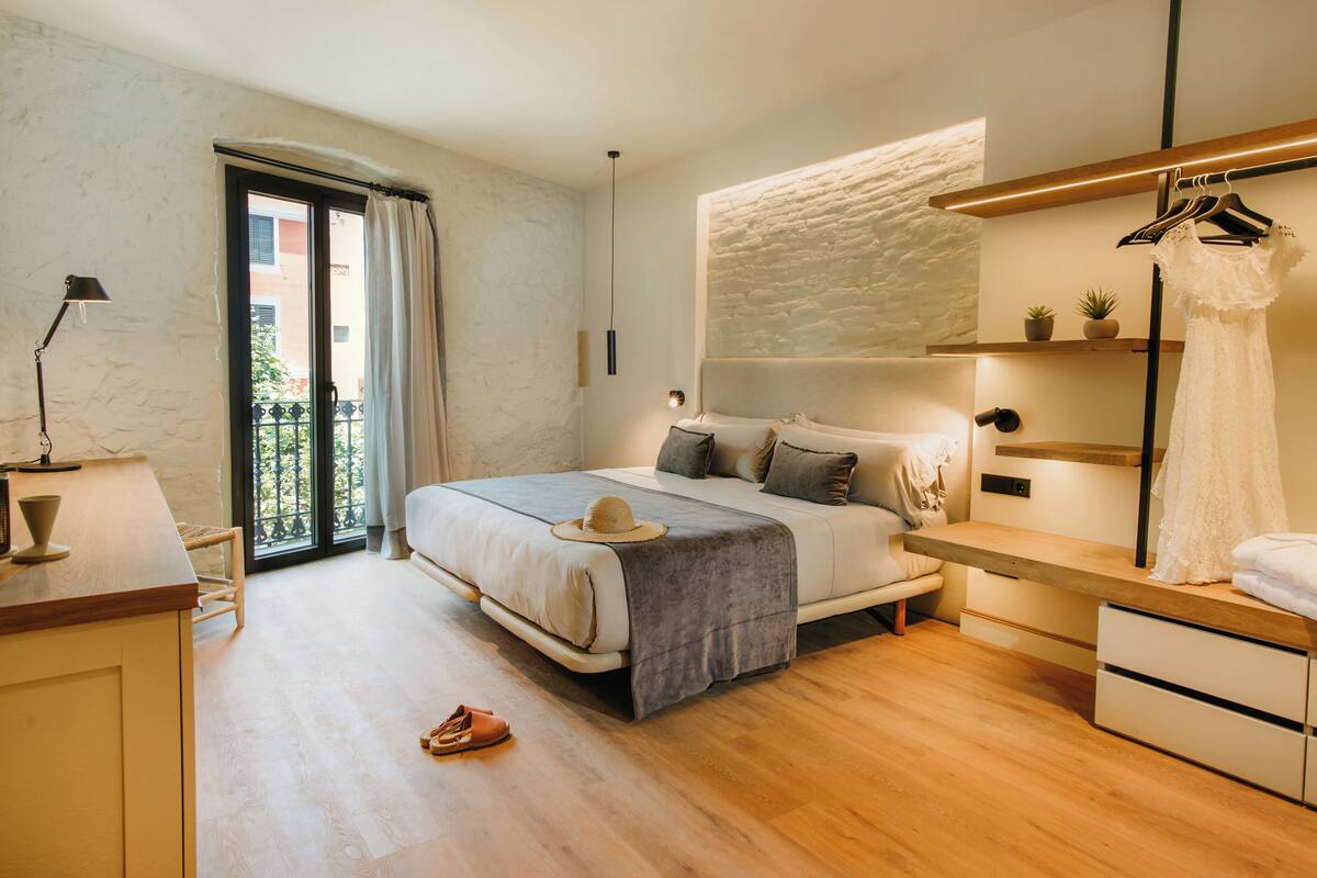 Clasica Grande | Bộ đồ giường cao cấp, chăn bông, nệm cao su hoạt tính (memory foam) 