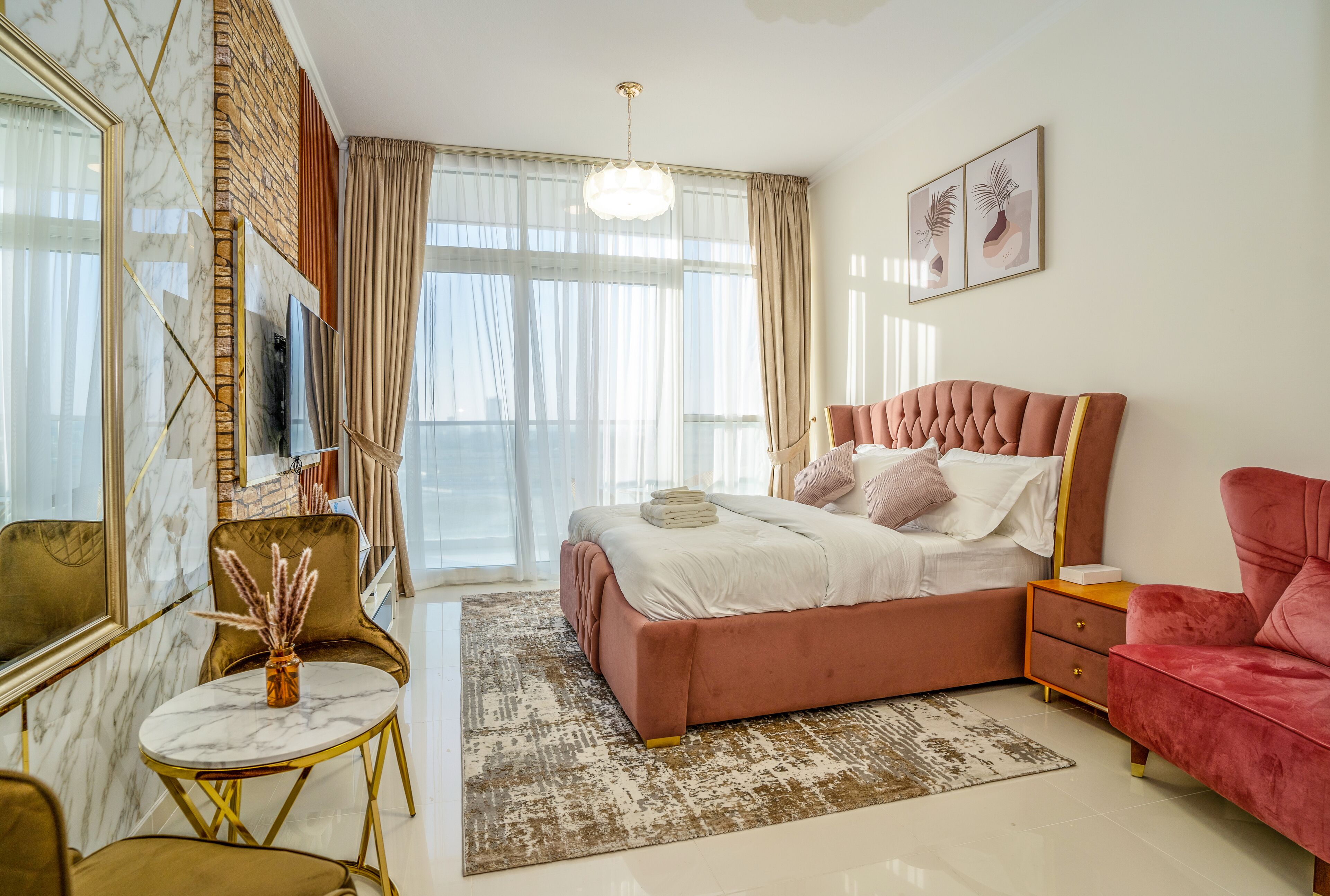 Tanin - Wake Up To Dubai Skyline From This Stylish Studio