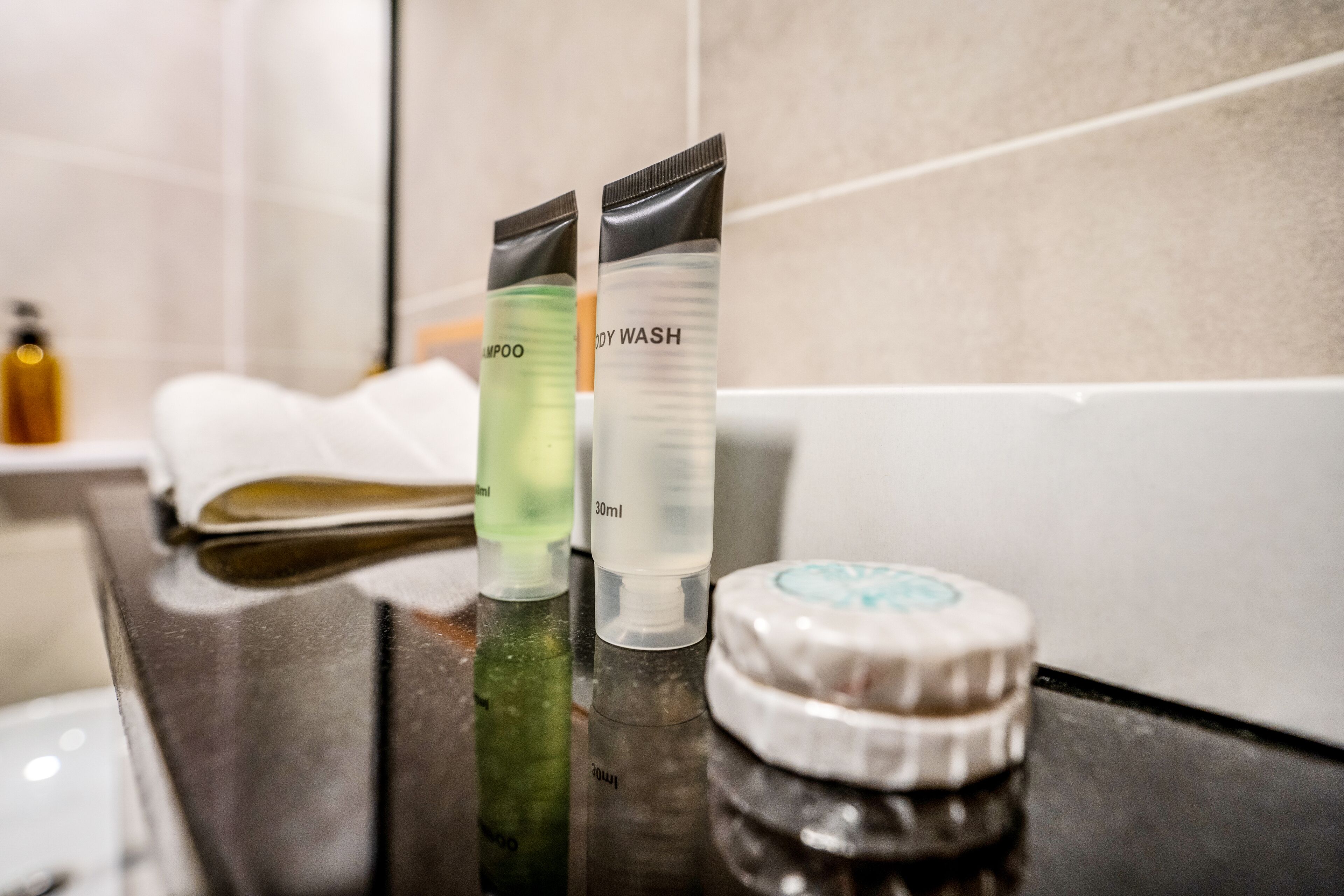 Tanin - Wake Up To Dubai Skyline From This Stylish Studio