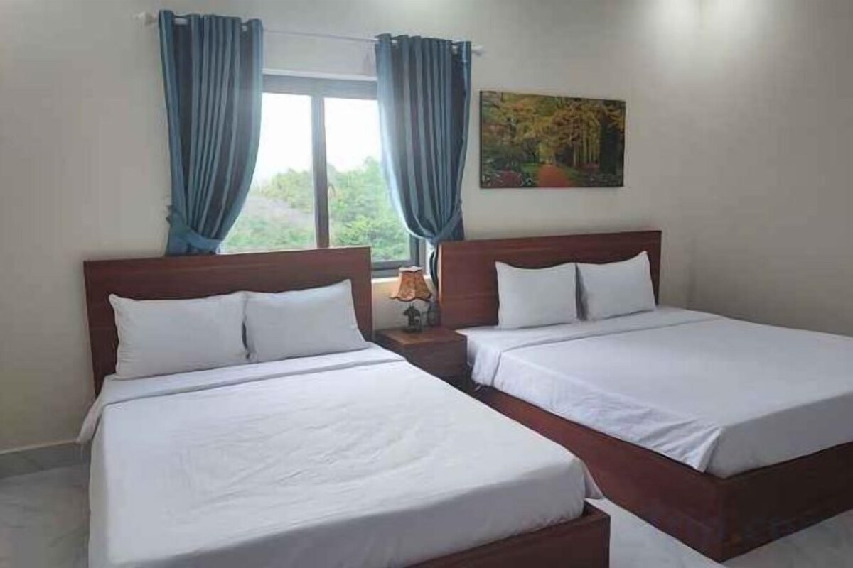 Hypo-allergenic bedding available, minibar, in-room safe, desk