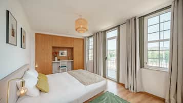 Villa | Desk, iron/ironing board, free WiFi, bed sheets