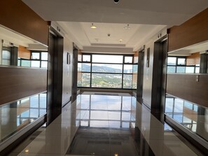 Interior - Condo type , swimming pool , 47th floor amazing sea view , free wifi ,Netflix (Cebu City)