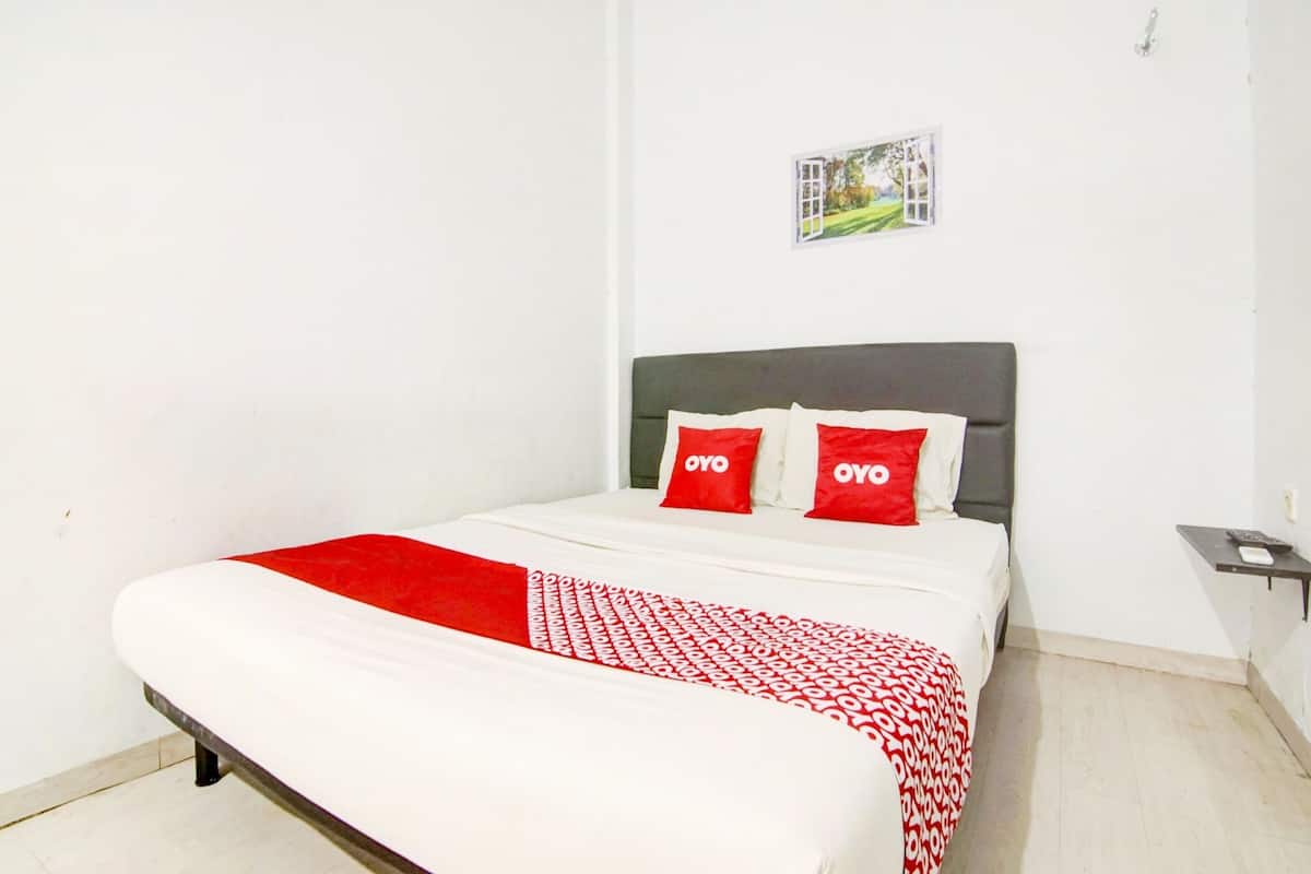 Standard Double Room | Laptop workspace, free WiFi, bed sheets