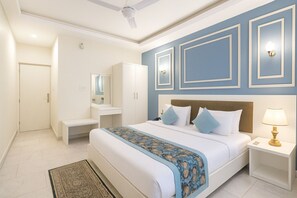 Deluxe Room | 1 bedroom, Egyptian cotton sheets, premium bedding, Select Comfort beds