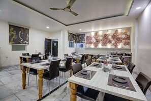 Business center - OPO THE ALPINO (New Delhi)