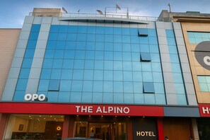 Front of property - OPO THE ALPINO (New Delhi)