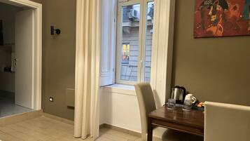 Camera Standard | Minibar, una cassaforte in camera, una scrivania, Wi-Fi gratuito