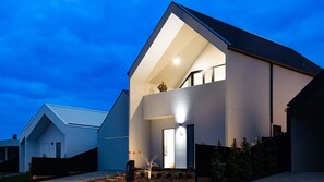 Exterior - Mysa- stylish design with heated pool, in great location (Daylesford)