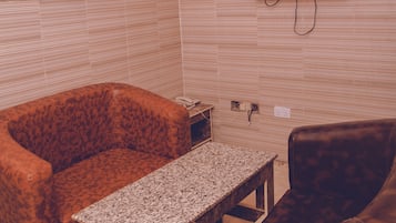 Presidential Suite | Living area | 38-inch plasma TV with satellite channels, TV