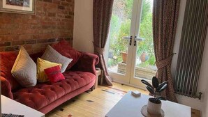 Unclassified image, 3 of 14, button - The Snug - Cozy and quirky self-contained (Birmingham)