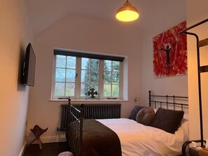 1 habitación, tabla de planchar con plancha, wifi y ropa de cama 