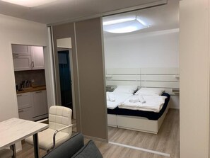 1 bedroom, iron/ironing board, WiFi, bed sheets - Gehobenes Apartment in Ruhiger Wohngegend Münchens (München)