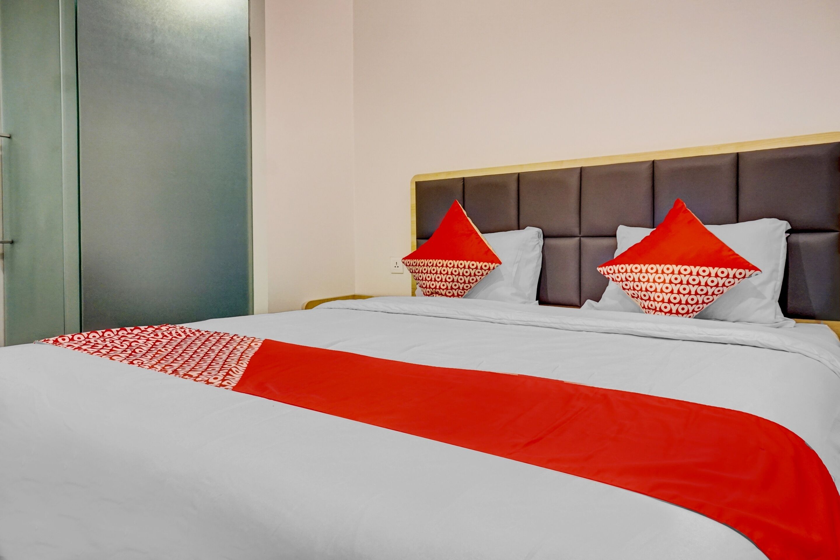 华丽双人房 | 办公桌、免费 WiFi、床单