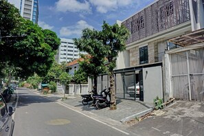 Front of property - Capital O 90635 Tango Juliet Residence (Jakarta)
