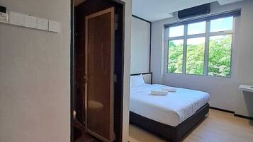 Free WiFi, bed sheets