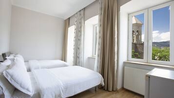 Standard Twin Room | In-room safe, desk, blackout curtains, iron/ironing board (on request)