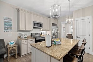 House, Multiple Beds, Kitchen, Garden View | Private kitchen | Fridge, microwave, oven, stovetop - 138 Sea Breeze Cir - Breeze by the Seashore (Panama City Beach)