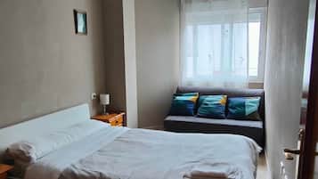 2 bedrooms, iron/ironing board, WiFi, bed sheets