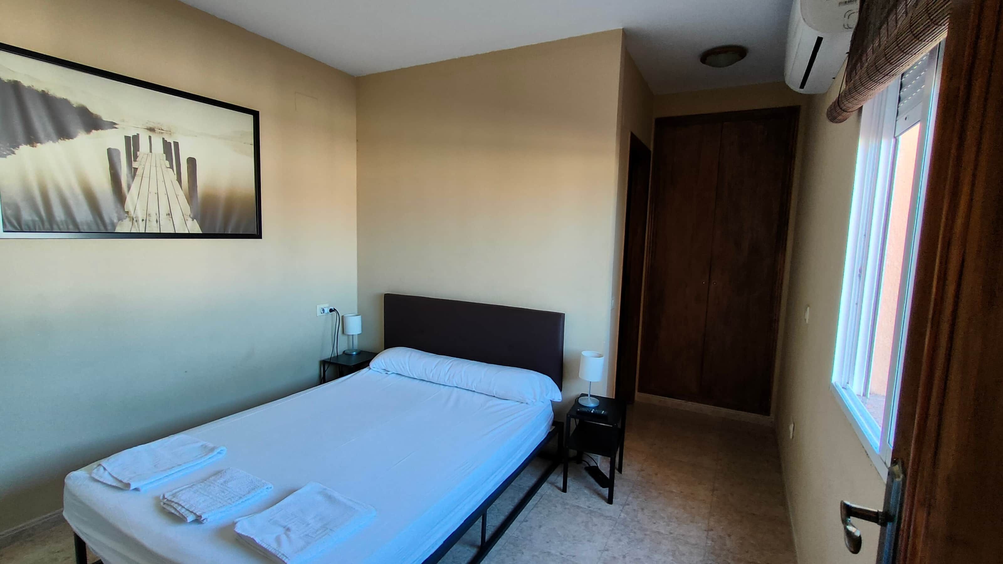 1 chambre, fer et planche à repasser, Wi-Fi, draps fournis