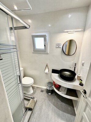 Standard Apartment, 1 Bedroom | Bathroom | Free toiletries, hair dryer, slippers - Mykonos Eight (Mykonos)