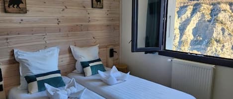 Double Room | Free WiFi, bed sheets