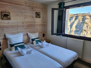 Double Room | Free WiFi, bed sheets - Chalet Sainte Anne (La Condamine-Chatelard)