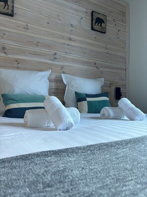 Triple Room | Free WiFi, bed sheets - Chalet Sainte Anne (La Condamine-Chatelard)