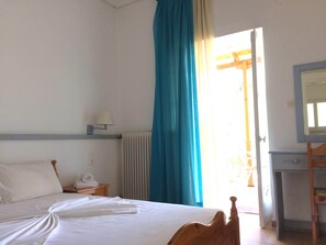 基础开间, 2 张单人床, 阳台, 海景 | 遮光窗帘、免费 WiFi