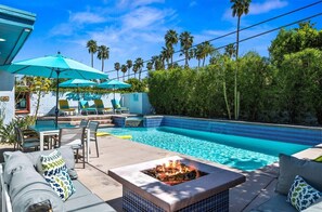 Pool - Old Blue Eyes – Palm Springs Home with Pool, Spa, Fire Pit & Privacy (Palm Springs)