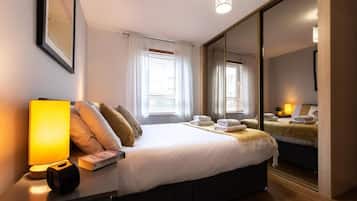 Apartment | 2 bedrooms, desk