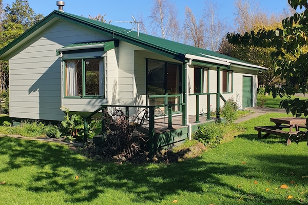 Lovely sunny cottage with internal garage