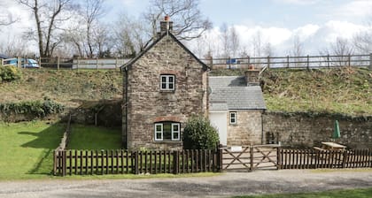 Aqueduct Cottage