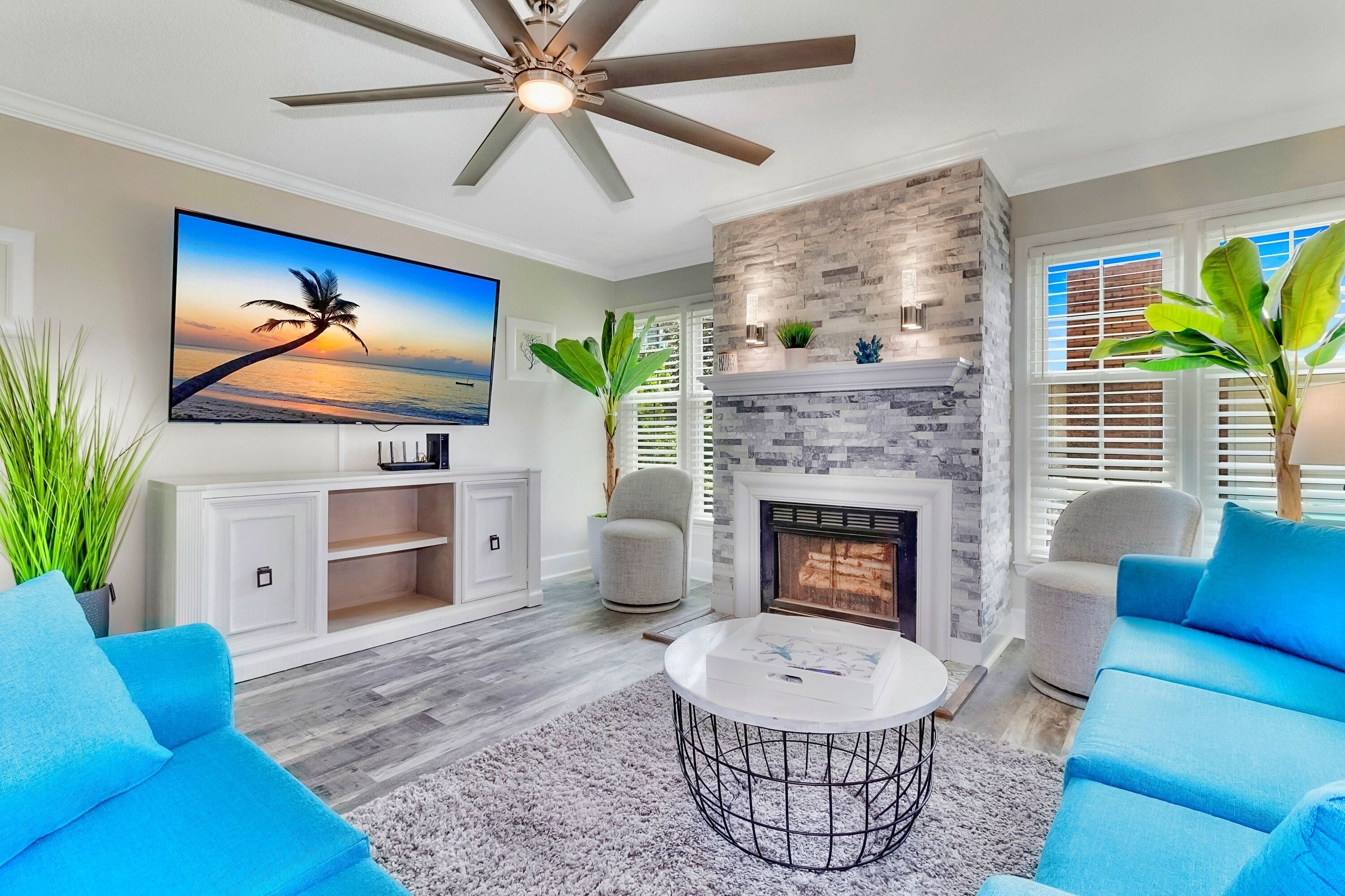 3story beachside downtown  skywheel house/hot tub/arcade/PETS