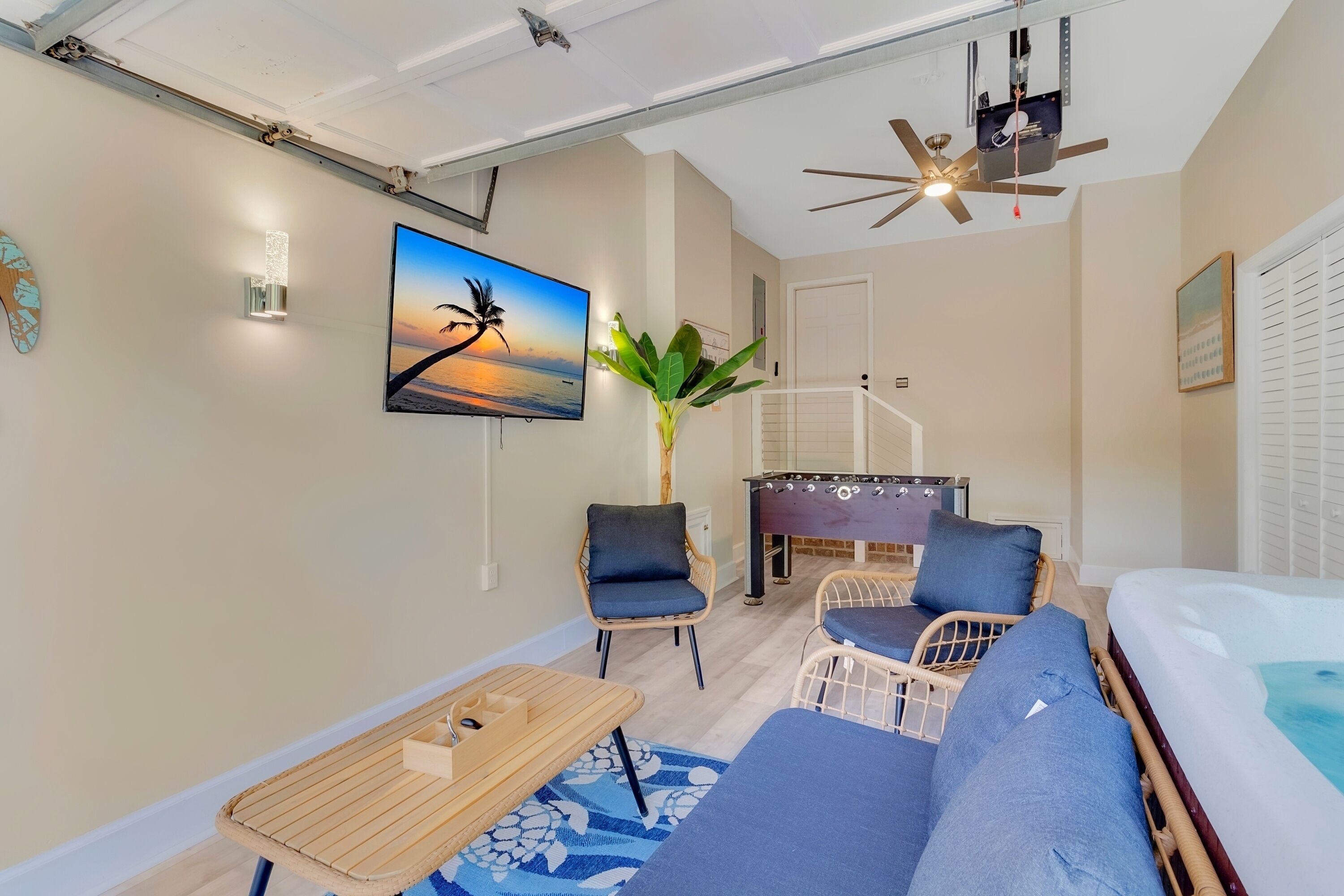 3story beachside downtown  skywheel house/hot tub/arcade/PETS