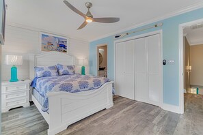2 bedrooms, iron/ironing board, WiFi, bed sheets - 3story beachside downtown  skywheel house/hot tub/arcade/PETS (Myrtle Beach)
