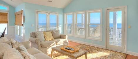 Televisión, reproductor de DVD, libros