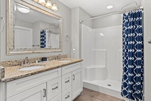 House, Multiple Beds, Hot Tub, Garden View | Bathroom | Free toiletries, towels, soap, shampoo - Family Friendly! 3bd, 2BA Home! Close to Beach! HOT Tub! (Panama City Beach)