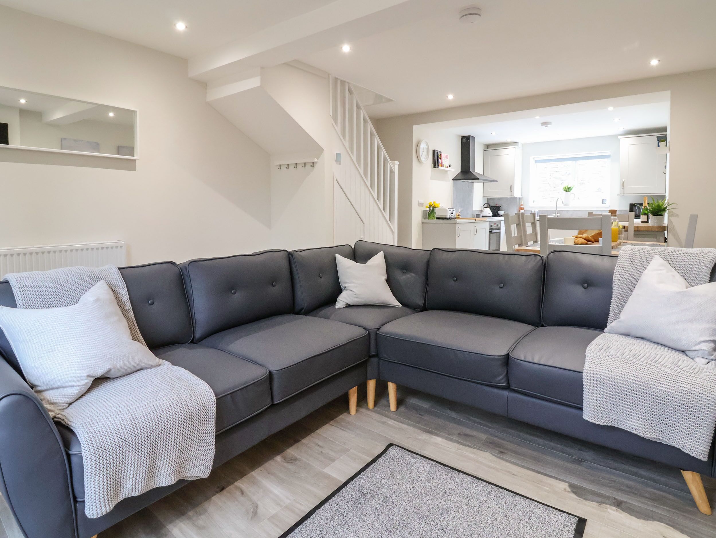 4 RAILWAY TERRACE, pet friendly, with a garden in Conwy