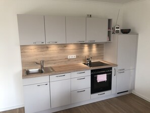 Fridge, oven, stovetop, dishwasher - Terrasse und Garten mit Meerblick am Naturschutzgebiet Riedensee 800m zum Strand (Bastorf)