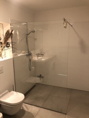 Doccia, asciugacapelli, asciugamani