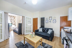 TV - Enjoy a Wonderful and Relaxed Stay in out Beautiful Home (leeds)