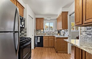 Dining tables - Fabulous Ferndale Hangout * Basement * Fooseball (Ferndale)